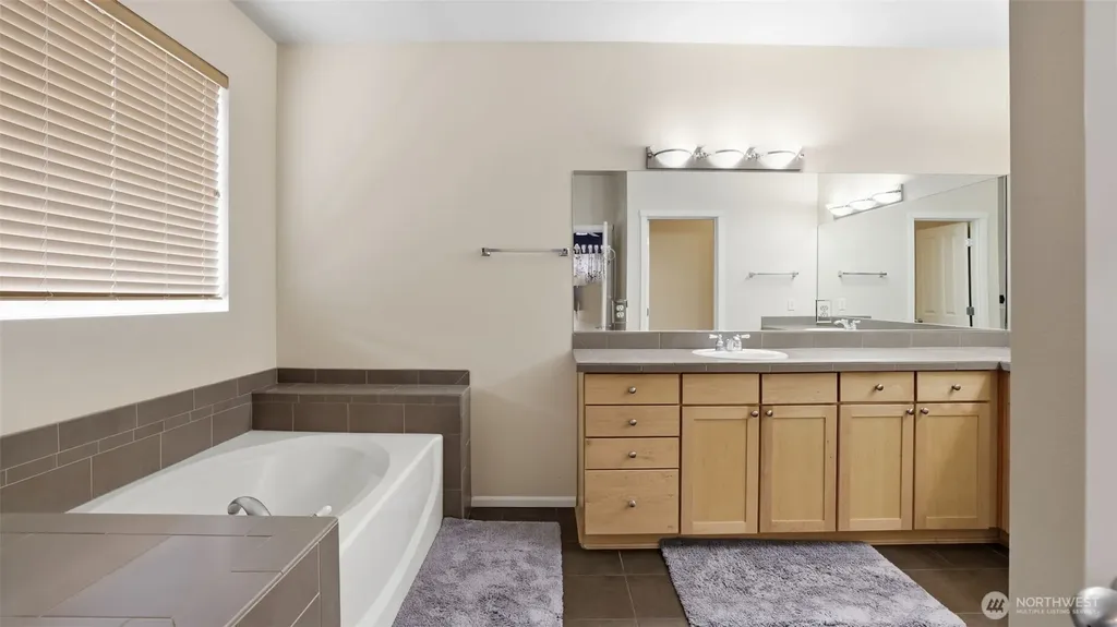 6114 Montevista Drive SE Auburn WA 98092