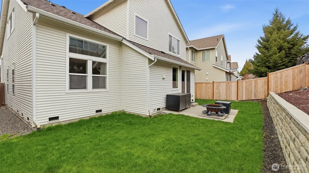 6114 Montevista Drive SE Auburn WA 98092
