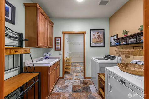 1759 Grand Avenue Mount Vernon WA 98274