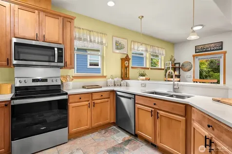 1759 Grand Avenue Mount Vernon WA 98274