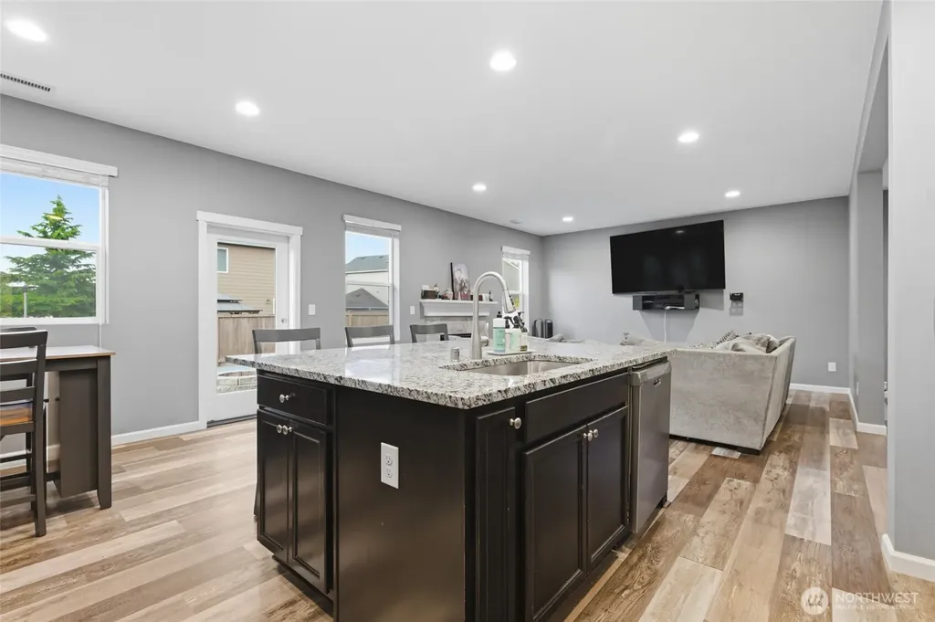 914 O'farrell Lane NW Orting WA 98360