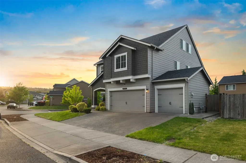 914 O'farrell Lane NW Orting WA 98360