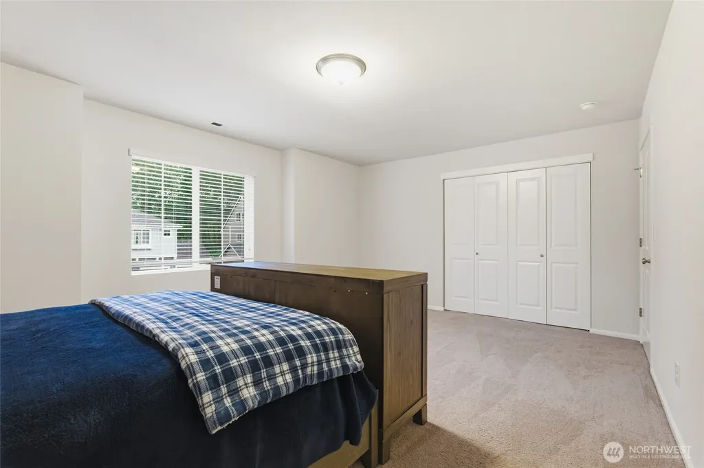 914 O'farrell Lane NW Orting WA 98360