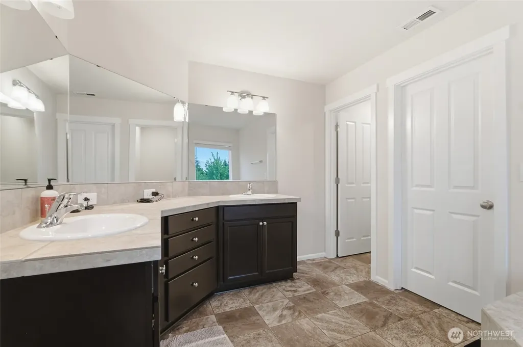 914 O'farrell Lane NW Orting WA 98360