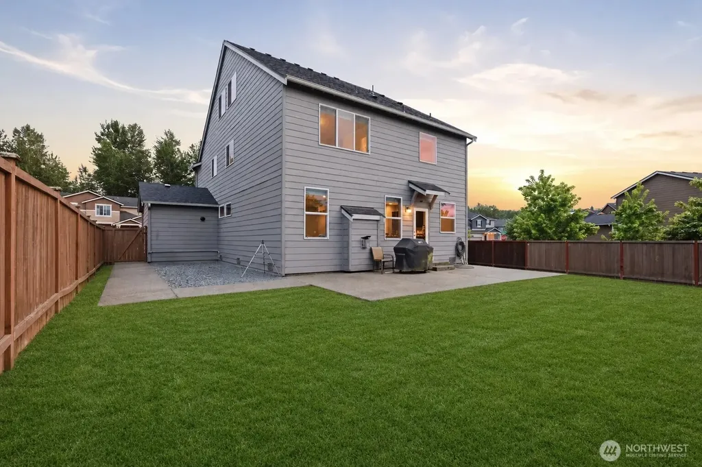 914 O'farrell Lane NW Orting WA 98360