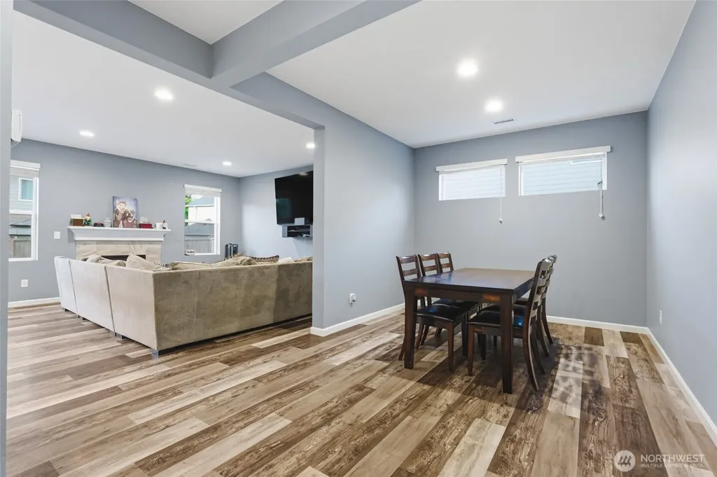 914 O'farrell Lane NW Orting WA 98360