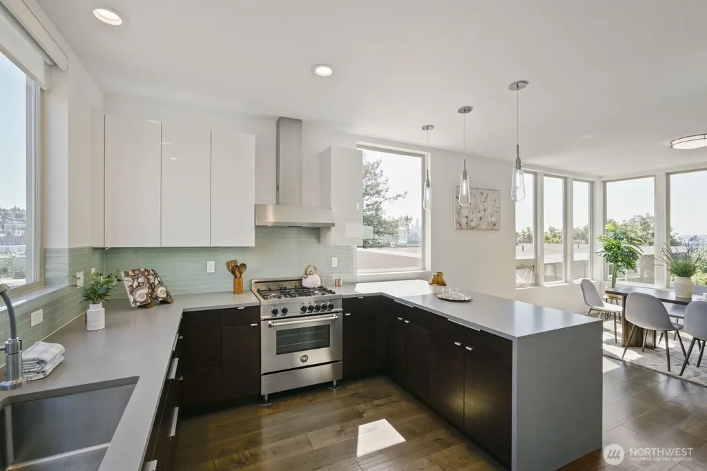 2337 W Plymouth Street Seattle WA 98199