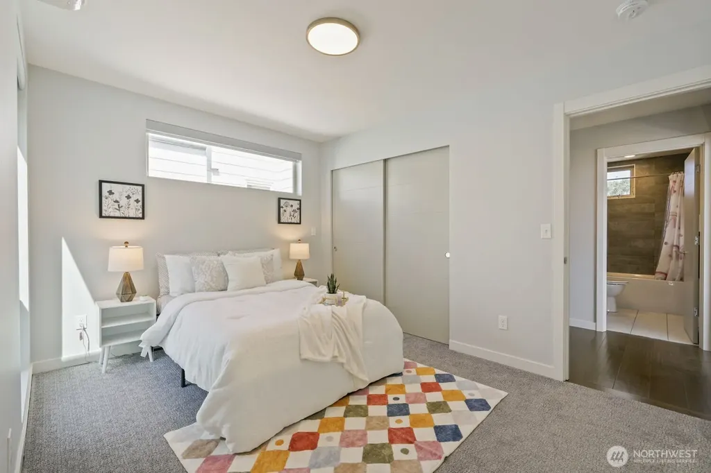 2337 W Plymouth Street Seattle WA 98199
