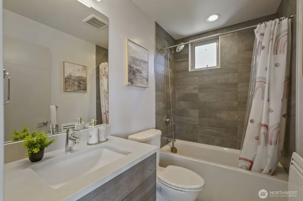 2337 W Plymouth Street Seattle WA 98199