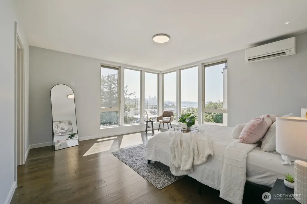 2337 W Plymouth Street Seattle WA 98199