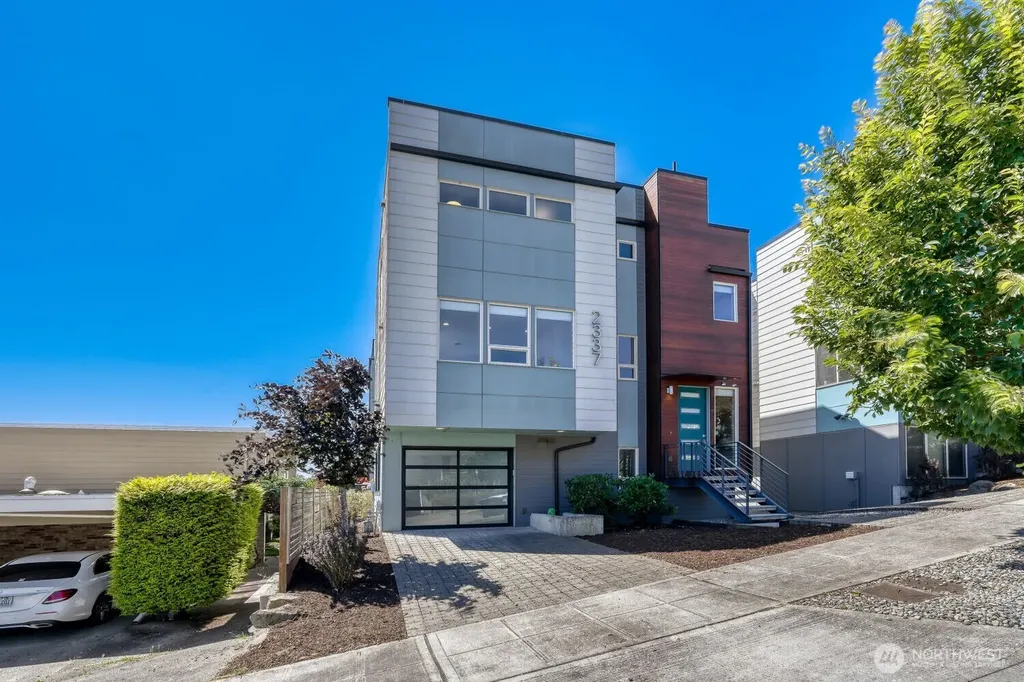 2337 W Plymouth Street Seattle WA 98199