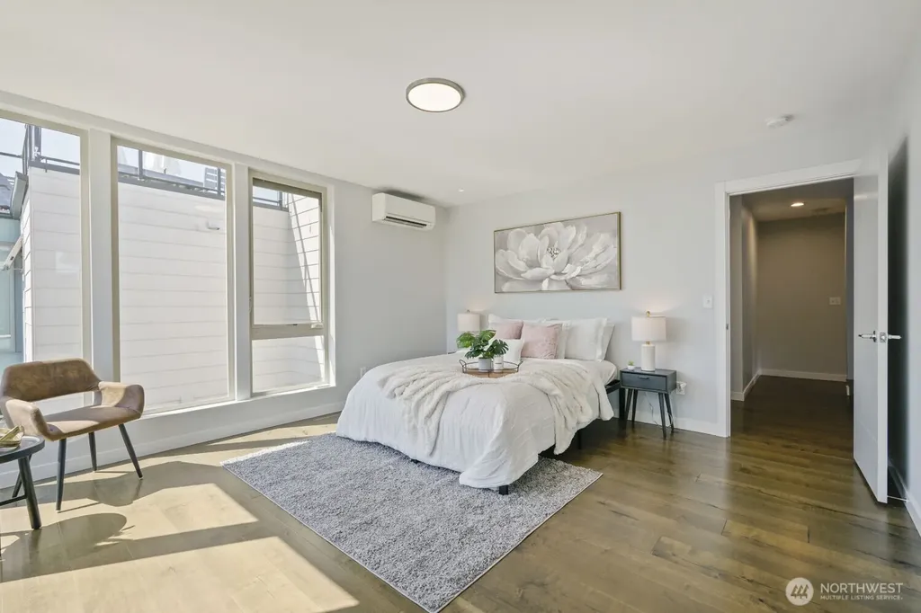 2337 W Plymouth Street Seattle WA 98199