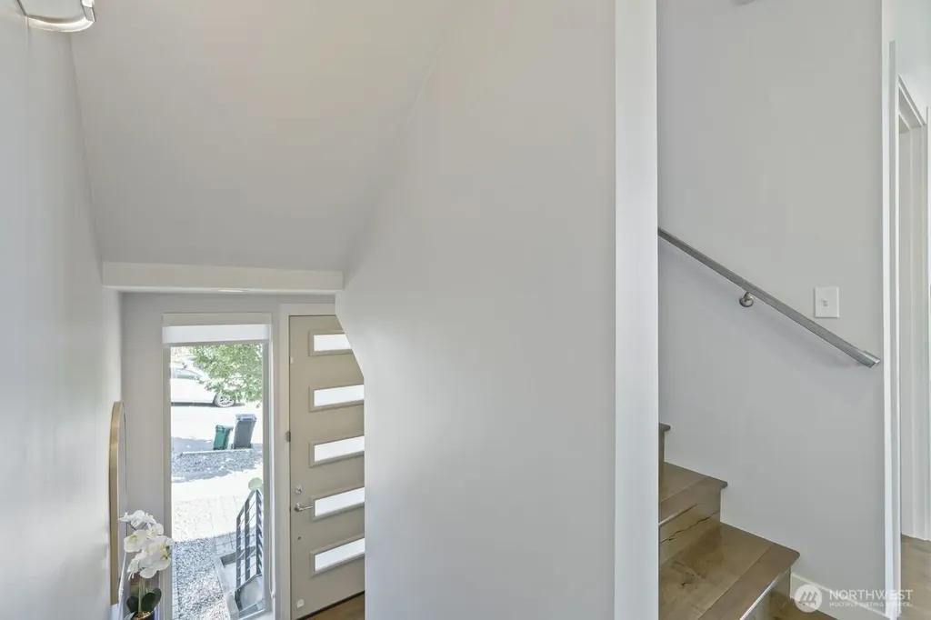 2337 W Plymouth Street Seattle WA 98199
