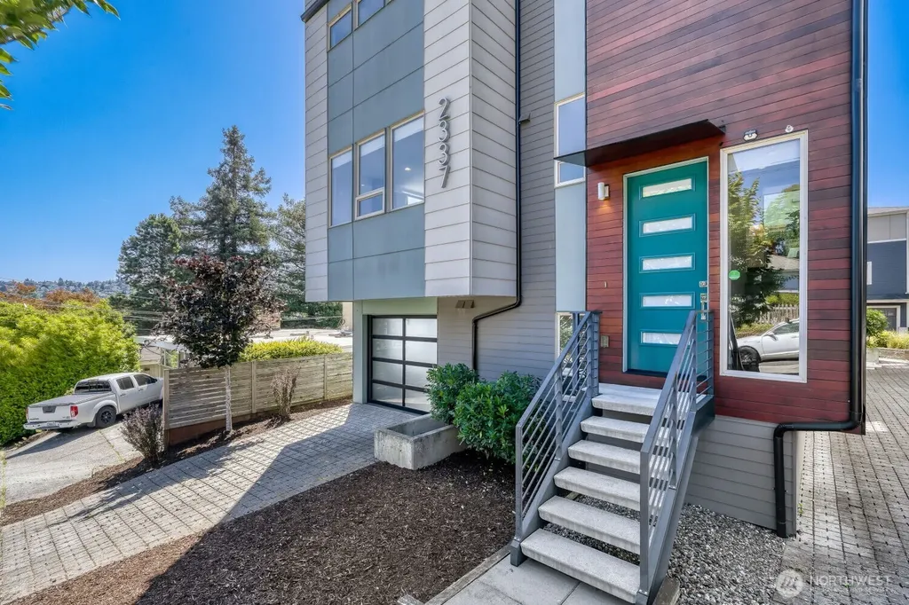 2337 W Plymouth Street Seattle WA 98199