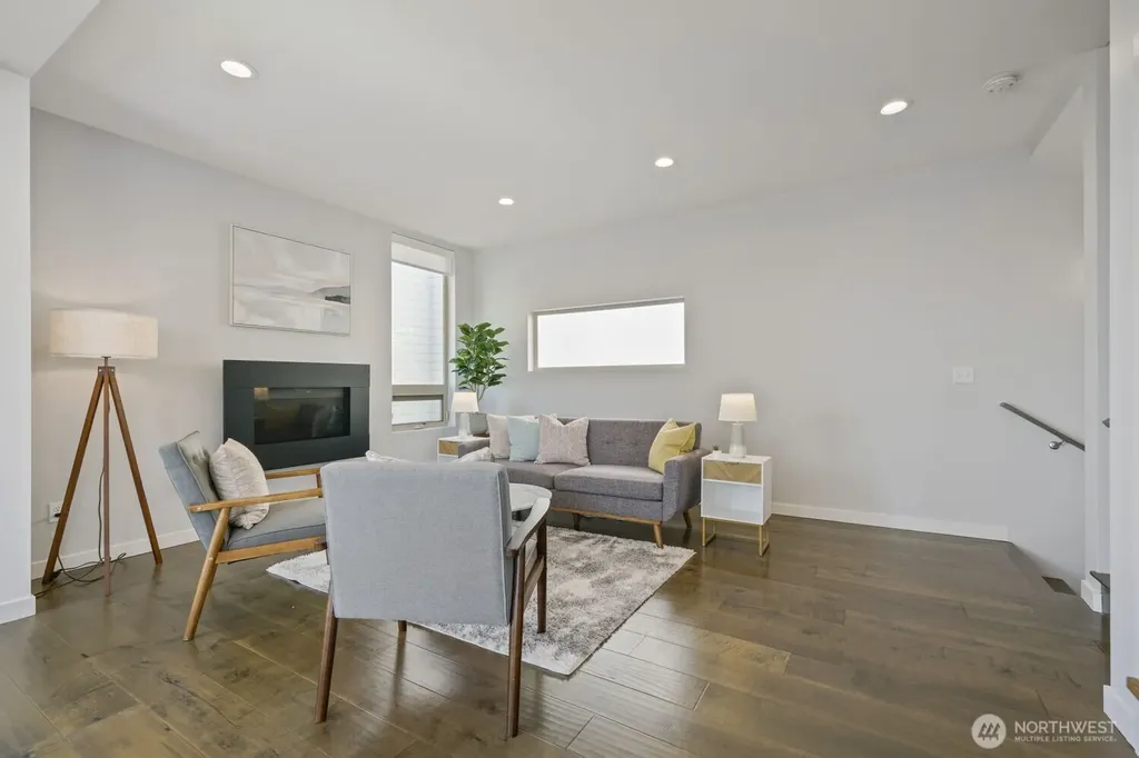 2337 W Plymouth Street Seattle WA 98199