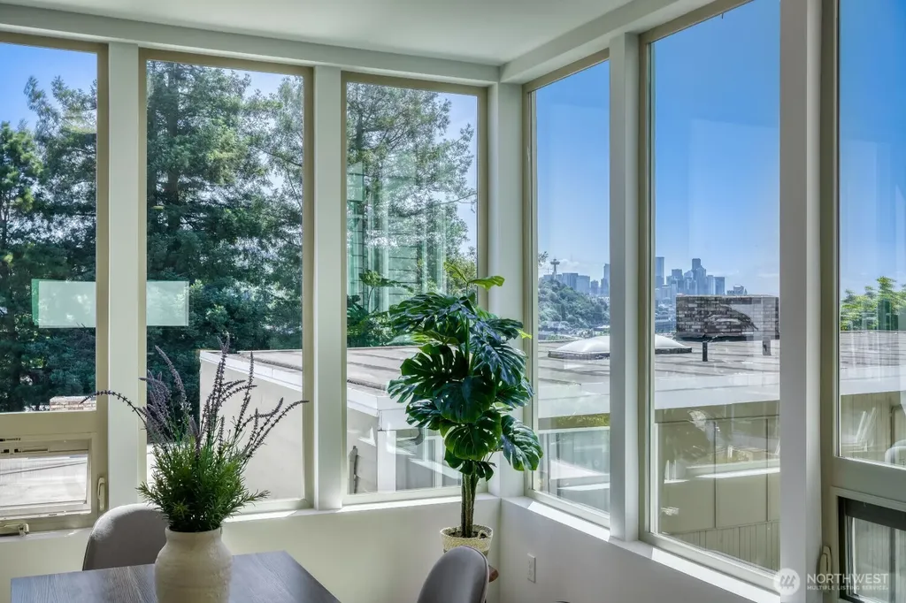 2337 W Plymouth Street Seattle WA 98199
