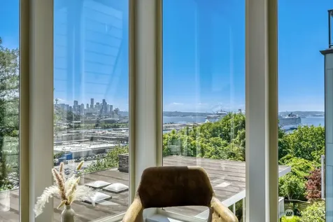 2337 W Plymouth Street Seattle WA 98199
