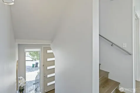 2337 W Plymouth Street Seattle WA 98199