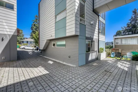 2337 W Plymouth Street Seattle WA 98199