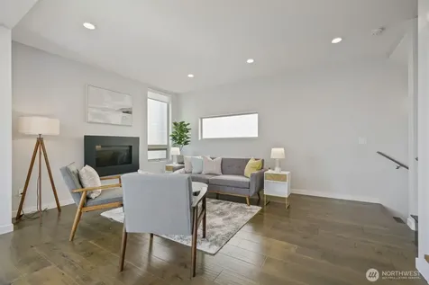 2337 W Plymouth Street Seattle WA 98199