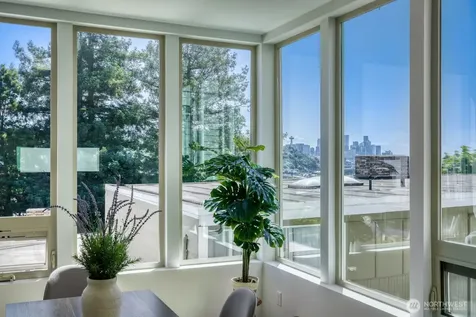 2337 W Plymouth Street Seattle WA 98199