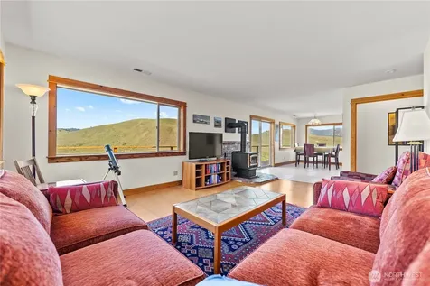 427 Rendezvous Road Winthrop WA 98862