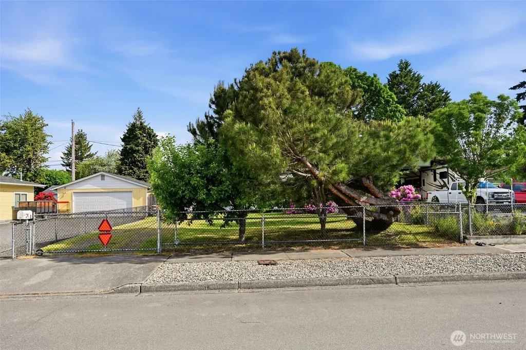 229 13th Street SE Auburn WA 98002