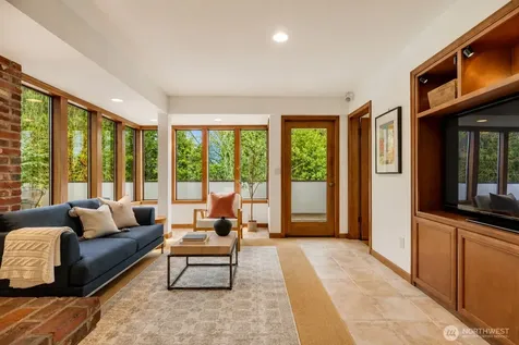 5601 43rd Avenue W Seattle WA 98199