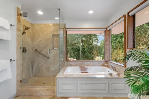 5601 43rd Avenue W Seattle WA 98199