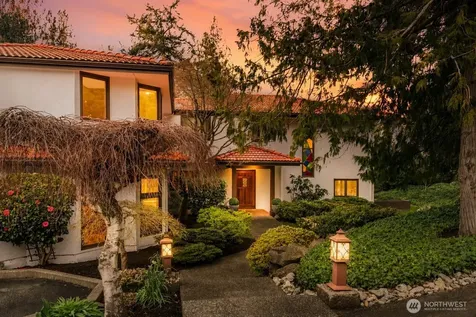 5601 43rd Avenue W Seattle WA 98199