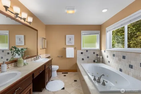 9925 SE 5th Street Bellevue WA 98004