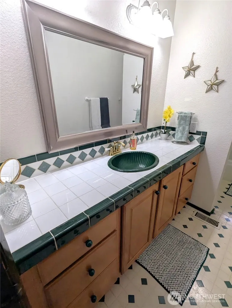5808 Woodlake Drive W University Place WA 98467