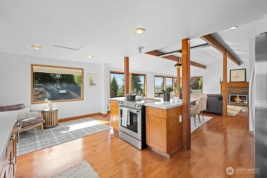 902 7th Avenue S Edmonds WA 98020