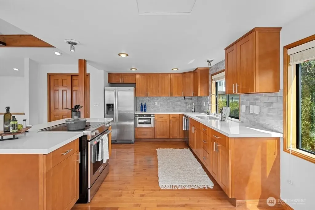 902 7th Avenue S Edmonds WA 98020