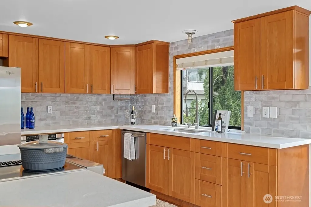 902 7th Avenue S Edmonds WA 98020