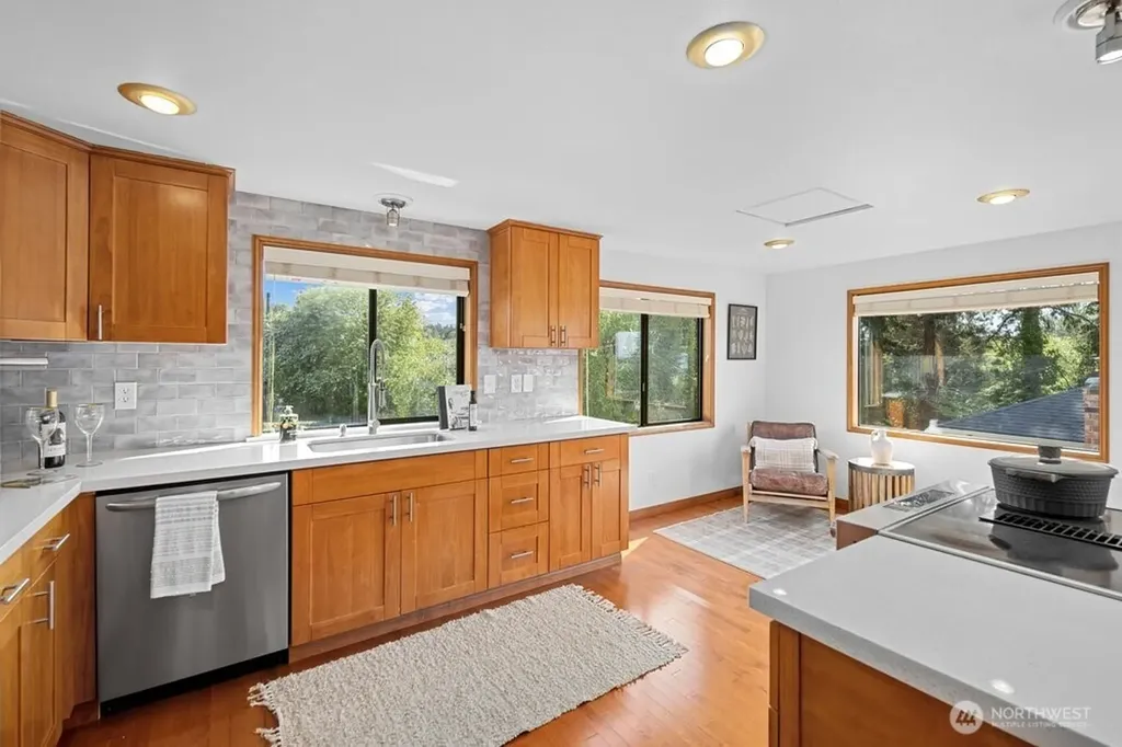 902 7th Avenue S Edmonds WA 98020