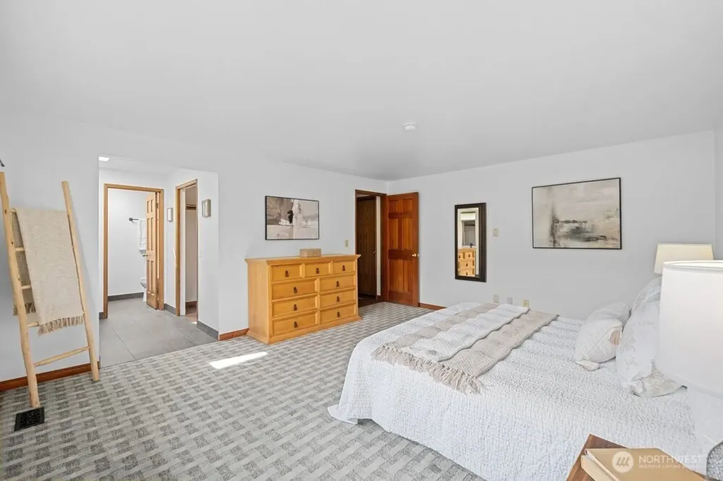 902 7th Avenue S Edmonds WA 98020