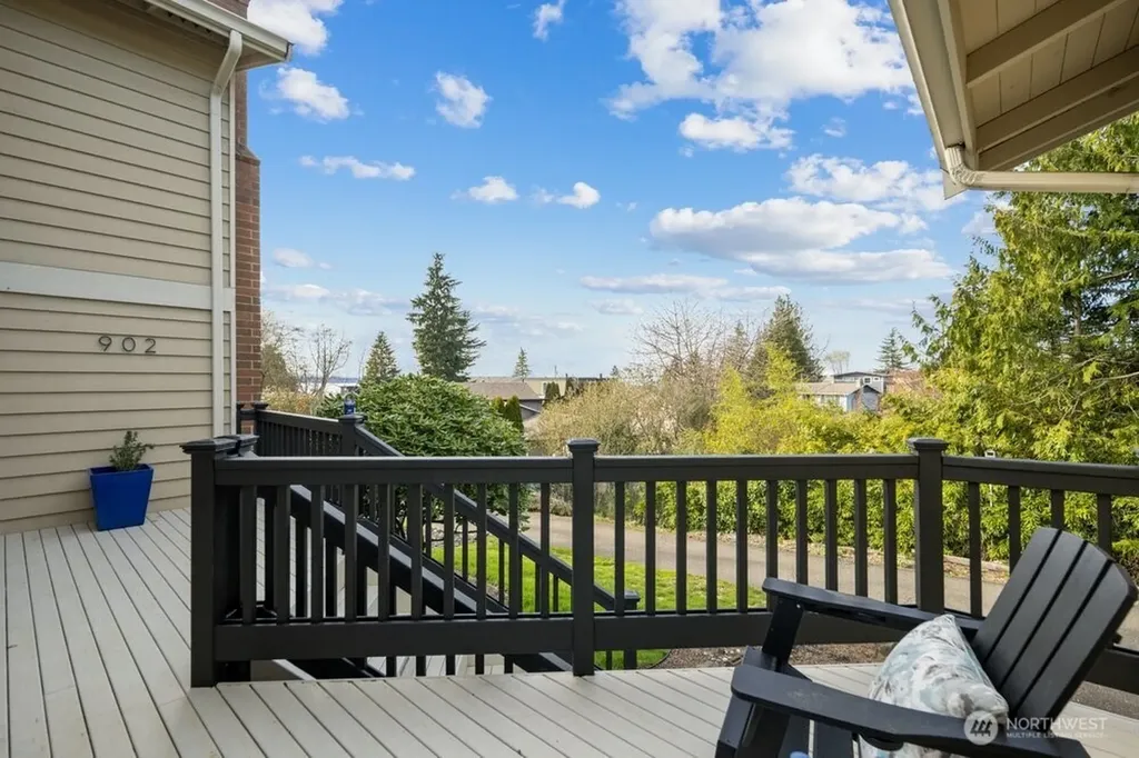902 7th Avenue S Edmonds WA 98020