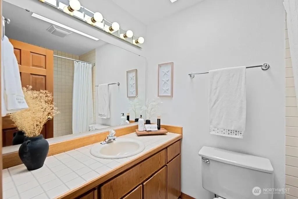 902 7th Avenue S Edmonds WA 98020