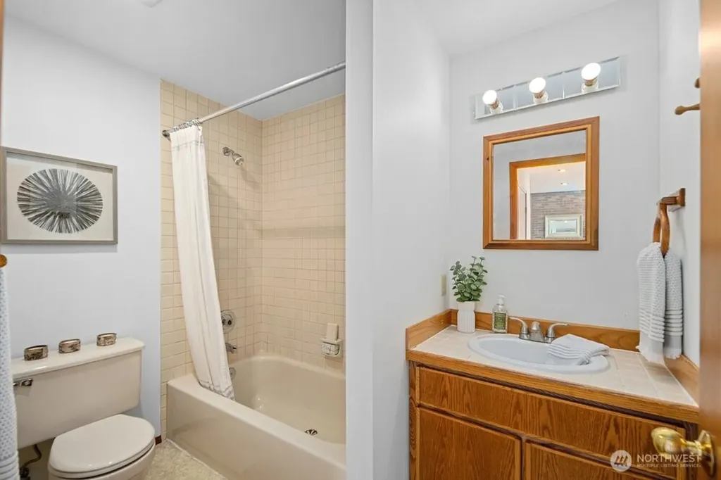 902 7th Avenue S Edmonds WA 98020