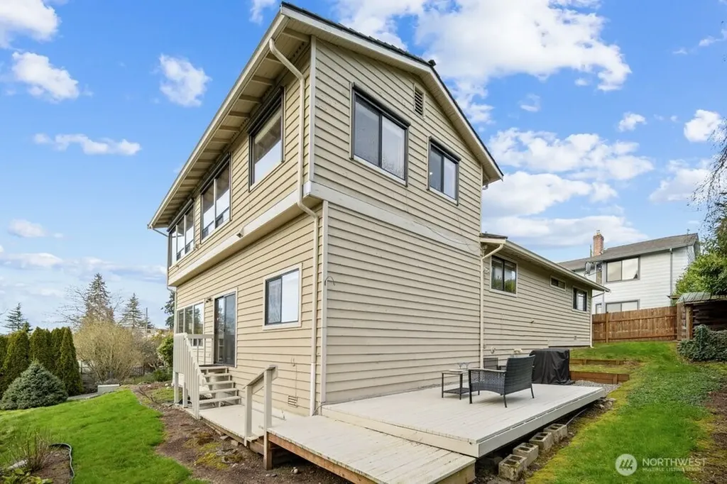 902 7th Avenue S Edmonds WA 98020