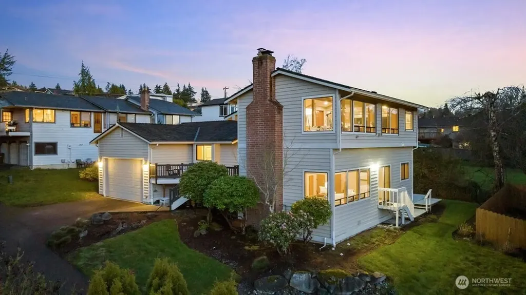 902 7th Avenue S Edmonds WA 98020