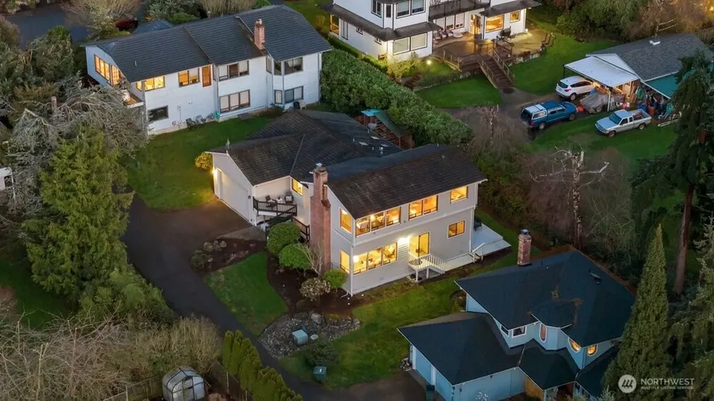 902 7th Avenue S Edmonds WA 98020