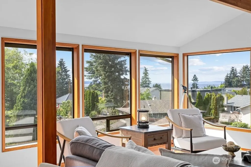 902 7th Avenue S Edmonds WA 98020