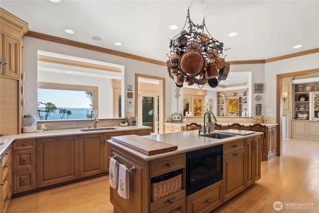 4205 SW Point Robinson Road Vashon WA 98070