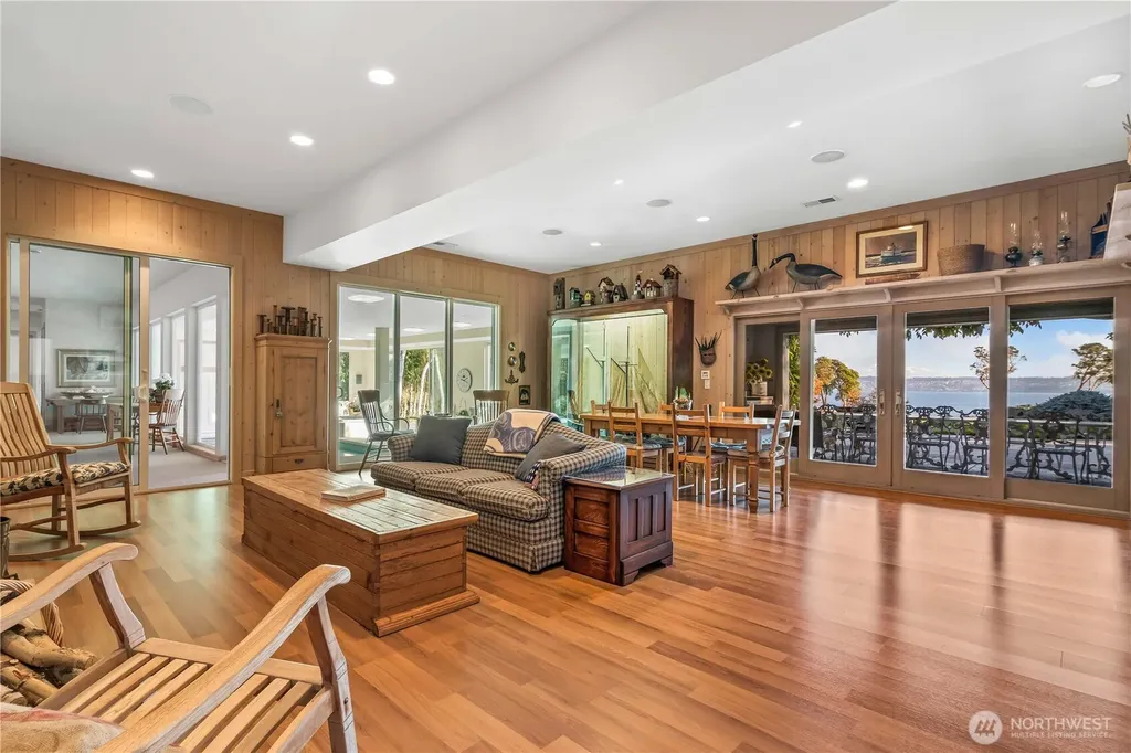 4205 SW Point Robinson Road Vashon WA 98070