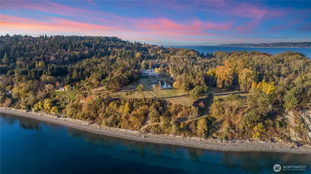 4205 SW Point Robinson Road Vashon WA 98070