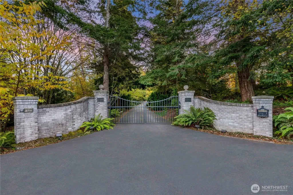 4205 SW Point Robinson Road Vashon WA 98070