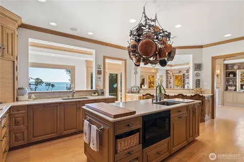4205 SW Point Robinson Road Vashon WA 98070