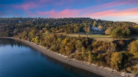 4205 SW Point Robinson Road Vashon WA 98070
